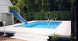 Плавательный басейн не должен спорить с окружающей архитектурой 