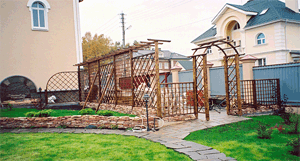 Садовые деревянные конструкции в частном землевладении. п. Фоминское Московская область