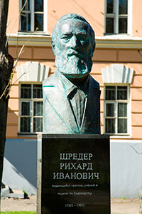 Бюст Рихарда Ивановича Шредера установлен на лиственничной аллее РГАУ-МСХА
